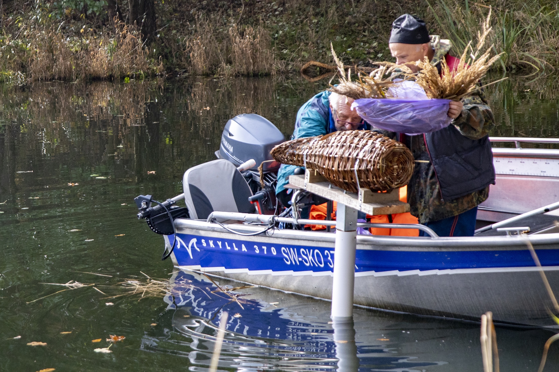 Pierwszy kosz lęgowy dla kaczek na zalewie rejowskim